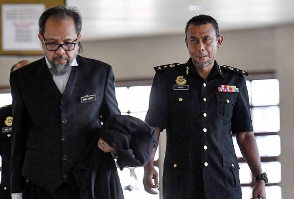 Kertas siasatan SRC diserah kepada Mohamed Apandi tanpa diperhalusi TPR SPRM - Saksi Kertas siasatan SRC diserah kepada Mohamed Apandi tanpa diperhalusi TPR SPRM - Saksi