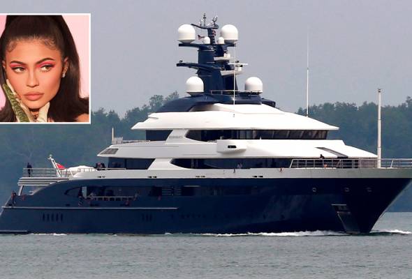Kylie Jenner sambut hari lahir atas kapal Equanimity Kylie Jenner sambut hari lahir atas kapal Equanimity