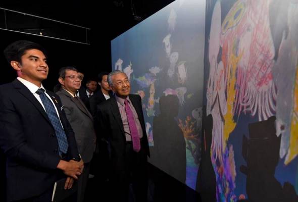 Sotong hasil lakaran Tun Mahathir diabadikan di teamLab Future Park Sotong hasil lakaran Tun Mahathir diabadikan di teamLab Future Park