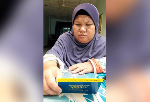 Tiga beranak 'berkampung' dua minggu di lobi hospital Tiga beranak 'berkampung' dua minggu di lobi hospital