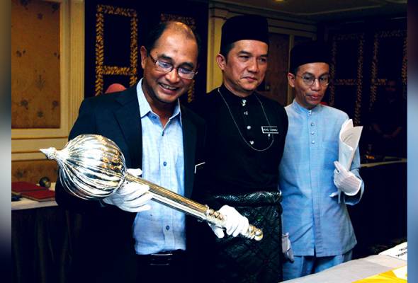 Surat hasrat perjodohan, Sijil Nikah Sultan Abdullah-Tunku Azizah di Muzium Diraja Surat hasrat perjodohan, Sijil Nikah Sultan Abdullah-Tunku Azizah di Muzium Diraja