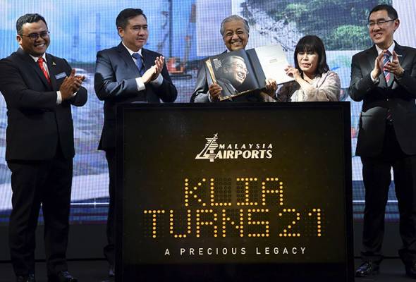 'Bukan saya luluskan pelaburan kerajaan dalam DreamEDGE' - Dr Mahathir 'Bukan saya luluskan pelaburan kerajaan dalam DreamEDGE' - Dr Mahathir