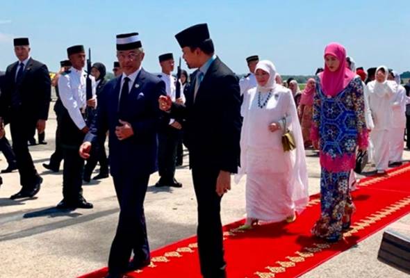 Hamparan merah sambut Agong di Brunei Hamparan merah sambut Agong di Brunei