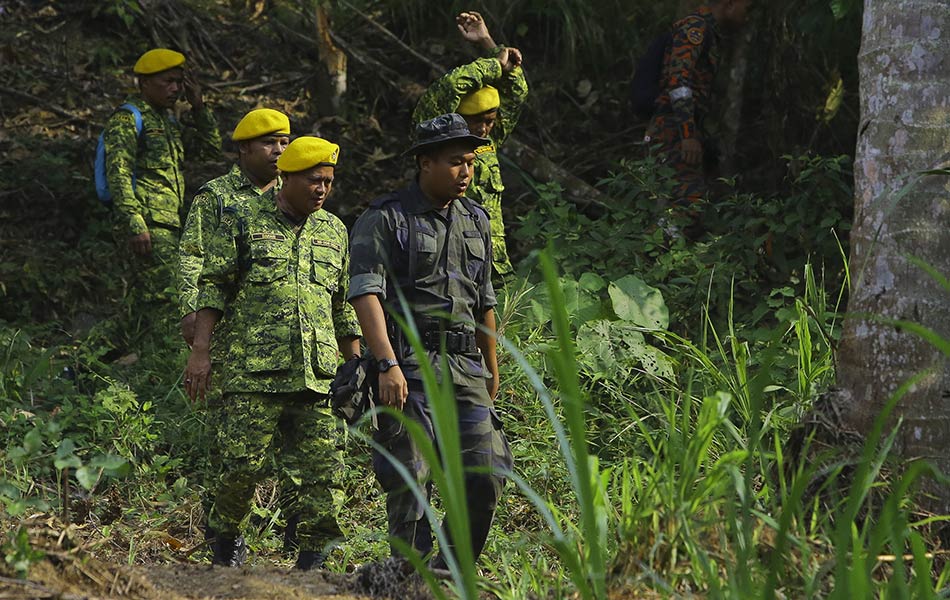 SEREMBAN, 8 Ogos - Pasukan mencari dan menyelamat (SAR) menjalankan misi pencarian seorang remaja perempuan warga Ireland, Nora Anne Quoirin, 15, yang dilaporkan hilang Ahad lepas di sekitar kawasan hutan di sini.
Remaja tersebut dilaporkan hilang semasa bercuti bersama ahli keluarganya di pusat peranginan Resort The Dusun Pantai Hill. - fotoBERNAMA SEREMBAN, 8 Ogos - Pasukan mencari dan menyelamat (SAR) menjalankan misi pencarian seorang remaja perempuan warga Ireland, Nora Anne Quoirin, 15, yang dilaporkan hilang Ahad lepas di sekitar kawasan hutan di sini.
Remaja tersebut dilaporkan hilang semasa bercuti bersama ahli keluarganya di pusat peranginan Resort The Dusun Pantai Hill. - fotoBERNAMA