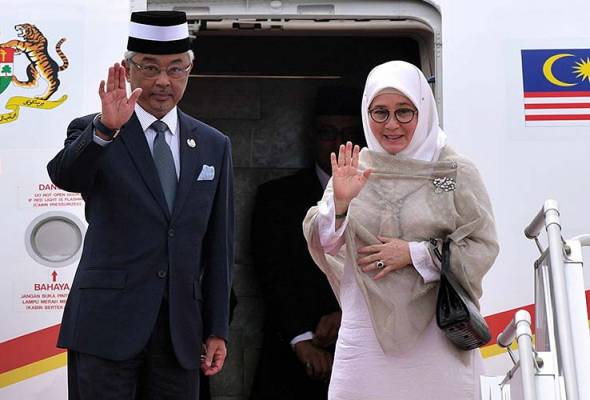 Tunku Azizah 'duet' bersama Melly Goeslaw Tunku Azizah 'duet' bersama Melly Goeslaw