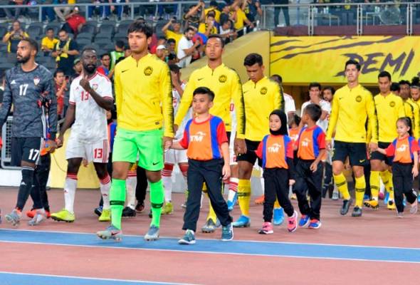 Adik Omar iringi pasukan Harimau Malaya ke padang Adik Omar iringi pasukan Harimau Malaya ke padang
