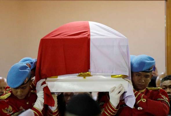 BJ Habibie selamat disemadi BJ Habibie selamat disemadi