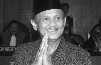 Belajar makna cinta dan setia daripada Habibie
