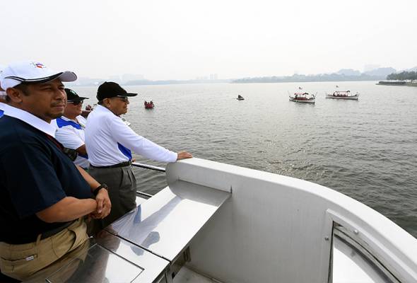 Dr Mahathir, isteri saksi The Putrajaya Boat Race 2019 Dr Mahathir, isteri saksi The Putrajaya Boat Race 2019