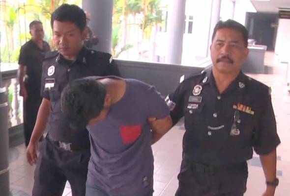Raba dan sentuh kemaluan anak tiri, mekanik didakwa lakukan amang seksual Raba dan sentuh kemaluan anak tiri, mekanik didakwa lakukan amang seksual