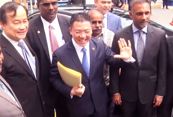 Facebook hina Sultan: Siasat juga 'Najib Razak Page' - Kor Ming Facebook hina Sultan: Siasat juga 'Najib Razak Page' - Kor Ming