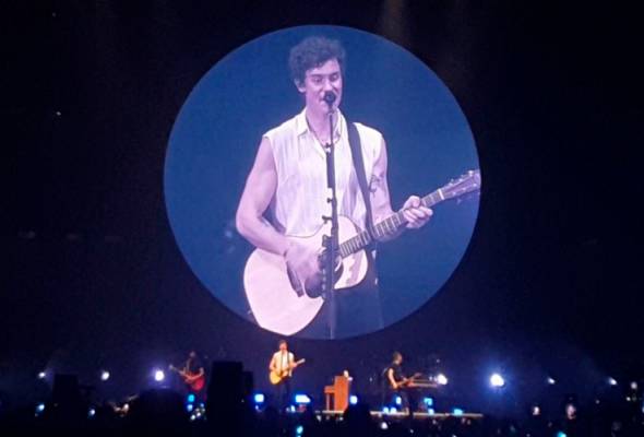 Pertama kali jejak kaki ke Malaysia, Shawn Mendes berjaya pukau peminat Pertama kali jejak kaki ke Malaysia, Shawn Mendes berjaya pukau peminat