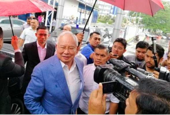 2 jam Najib beri keterangan di Bukit Aman 2 jam Najib beri keterangan di Bukit Aman