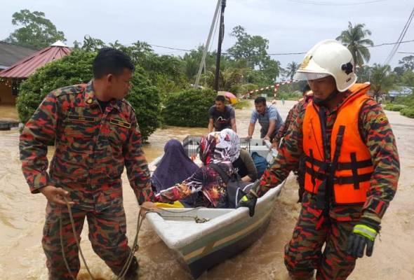 Hujan lebih lima jam, beberapa kawasan di Johor mula dinaiki air Hujan lebih lima jam, beberapa kawasan di Johor mula dinaiki air