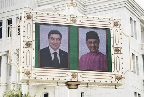 Tun Mahathir kembali ke Ashgabat selepas 25 tahun Tun Mahathir kembali ke Ashgabat selepas 25 tahun