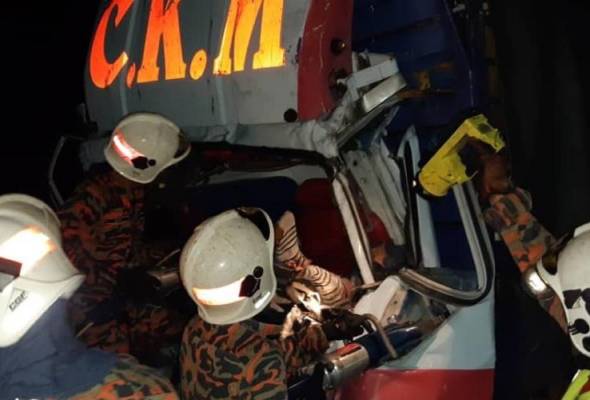 Langgar belakang lori kontena, pemandu dan kelindan maut Langgar belakang lori kontena, pemandu dan kelindan maut