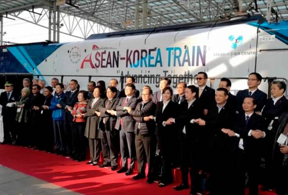 ASEAN-Korea Train dilancar, disasar perkukuh kerjasama dengan Asia Tenggara ASEAN-Korea Train dilancar, disasar perkukuh kerjasama dengan Asia Tenggara