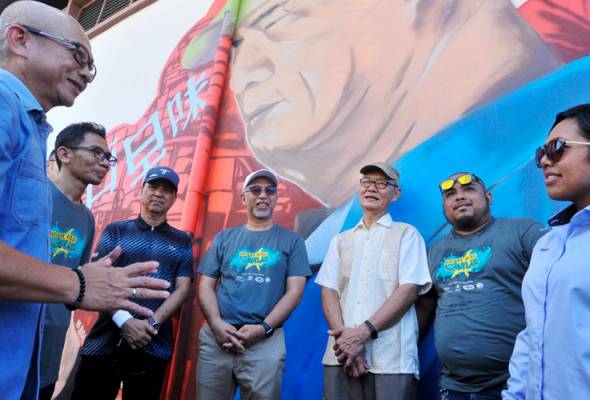 Ah Ming Cincau tidak tidur lena wajah dipapar dalam mural gergasi Ah Ming Cincau tidak tidur lena wajah dipapar dalam mural gergasi