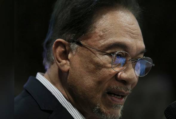 Jangan hangatkan isu abu Chin Peng - Anwar Jangan hangatkan isu abu Chin Peng - Anwar