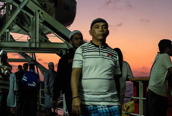 Ceritalah - Enam hari di laut: Suatu pelayaran di atas Nggapulu Ceritalah - Enam hari di laut: Suatu pelayaran di atas Nggapulu