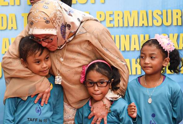 Saya tidak malu berkongi masalah, kesukaran dapat anak - Tunku Azizah Saya tidak malu berkongi masalah, kesukaran dapat anak - Tunku Azizah