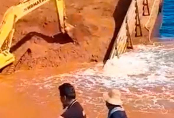 Lynas nafi ada kaitan dengan video tongkang muatan bauksit tenggelam Lynas nafi ada kaitan dengan video tongkang muatan bauksit tenggelam