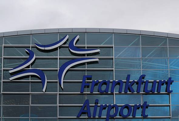 Air Namibia, Korean Air berlanggar di Frankfurt Air Namibia, Korean Air berlanggar di Frankfurt