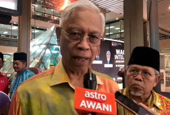 Kecam, 'laknat' tindakan bawa masuk abu mayat Chin Peng - Zainal Kling Kecam, 'laknat' tindakan bawa masuk abu mayat Chin Peng - Zainal Kling