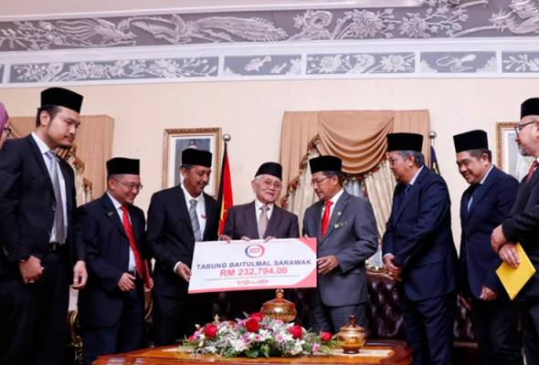 QSR Brands serah zakat perniagaan RM232,794 kepada Sarawak QSR Brands serah zakat perniagaan RM232,794 kepada Sarawak