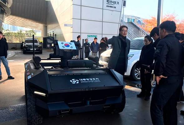 Prototaip kereta pelbagai guna tanpa pemandu kawal keselamatan di Busan Prototaip kereta pelbagai guna tanpa pemandu kawal keselamatan di Busan