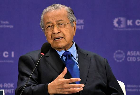 Tun M lawat aset LNG terapung kedua Petronas Tun M lawat aset LNG terapung kedua Petronas