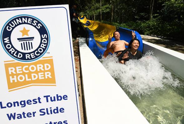 Gelongsor air terpanjang di dunia dibuka dengan rasminya di Taman Tema Escape Gelongsor air terpanjang di dunia dibuka dengan rasminya di Taman Tema Escape
