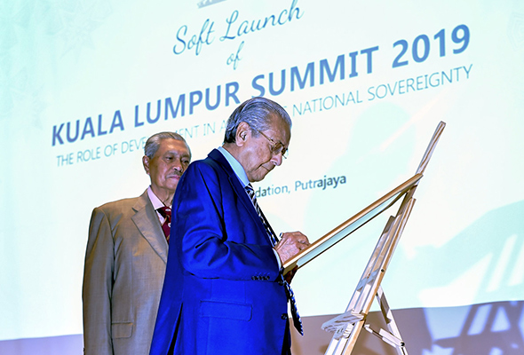 Sidang Kemuncak Kuala Lumpur penting untuk bawa mesej Islam sebenar - Mujahid Sidang Kemuncak Kuala Lumpur penting untuk bawa mesej Islam sebenar - Mujahid