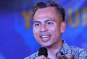 Fahmi Fadzil bentang kad laporan pencapaian  Astro Awani
