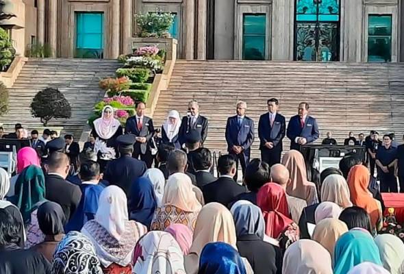 Manfaatkan Wawasan Kemakmuran Bersama untuk bebas dari kemiskinan - Dr Mahathir Manfaatkan Wawasan Kemakmuran Bersama untuk bebas dari kemiskinan - Dr Mahathir