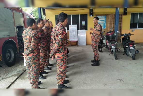 Dua beradik nelayan dikhuatiri dihanyutkan selepas bot kehabisan minyak Dua beradik nelayan dikhuatiri dihanyutkan selepas bot kehabisan minyak