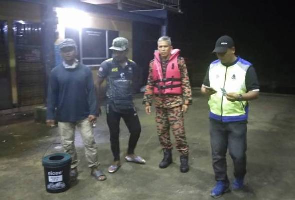 Dua beradik nelayan dihanyutkan arus ditemui selamat Dua beradik nelayan dihanyutkan arus ditemui selamat