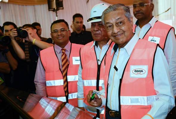 Dr Mahathir akan masuk pejabat Kementerian Pendidikan dalam masa terdekat Dr Mahathir akan masuk pejabat Kementerian Pendidikan dalam masa terdekat