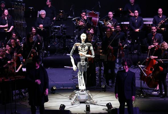 Bila robot jadi konduktor muzik orkestra Bila robot jadi konduktor muzik orkestra