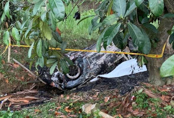 Pekerja kilang maut, terperangkap kereta terbakar Pekerja kilang maut, terperangkap kereta terbakar