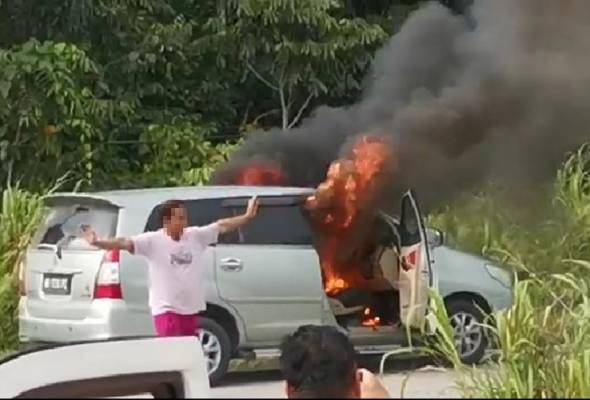 'Tiba-tiba dia ambil mancis dan bakar kereta' 'Tiba-tiba dia ambil mancis dan bakar kereta'