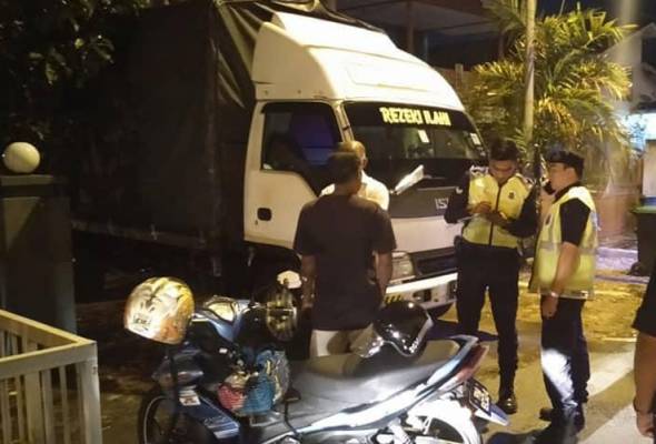 Helah angkat barang pindah rumah gagal, 'Geng Lori' dicekup polis Helah angkat barang pindah rumah gagal, 'Geng Lori' dicekup polis