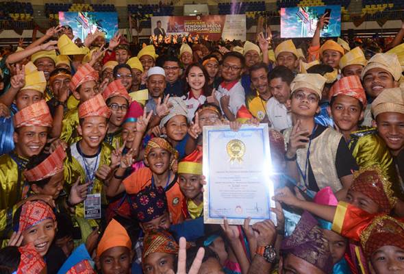 Persembahan dikir barat Terengganu lakar nama dalam MBOR Persembahan dikir barat Terengganu lakar nama dalam MBOR