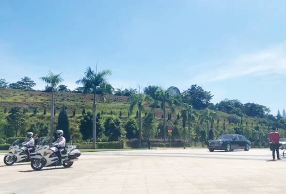 Raja-Raja Melayu mula tiba di Istana Negara Raja-Raja Melayu mula tiba di Istana Negara