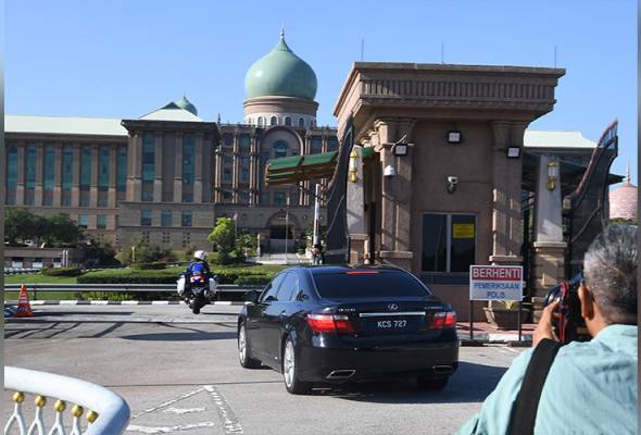 Aktiviti penjawat awam seperti biasa di Putrajaya Aktiviti penjawat awam seperti biasa di Putrajaya