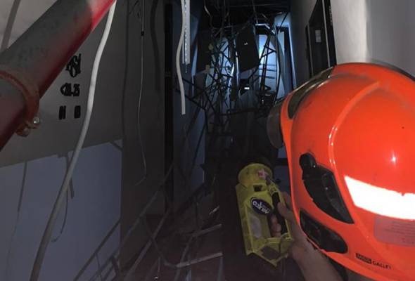 16 individu terperangkap, runtuhan siling pangsapuri 16 individu terperangkap, runtuhan siling pangsapuri