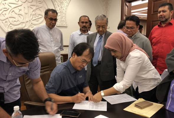 Walaupun bersama PH dan sokong Tun Mahathir, Baru Bian tetap dipecat Walaupun bersama PH dan sokong Tun Mahathir, Baru Bian tetap dipecat
