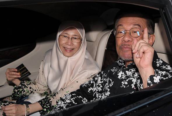 Anwar, Azizah saran rakyat prihatin mengenai COVID-19 Anwar, Azizah saran rakyat prihatin mengenai COVID-19