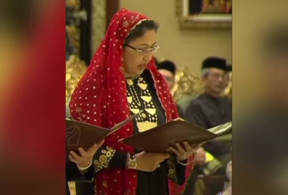 Keringkam Sarawak curi perhatian pada Istiadat Angkat Sumpah Keringkam Sarawak curi perhatian pada Istiadat Angkat Sumpah