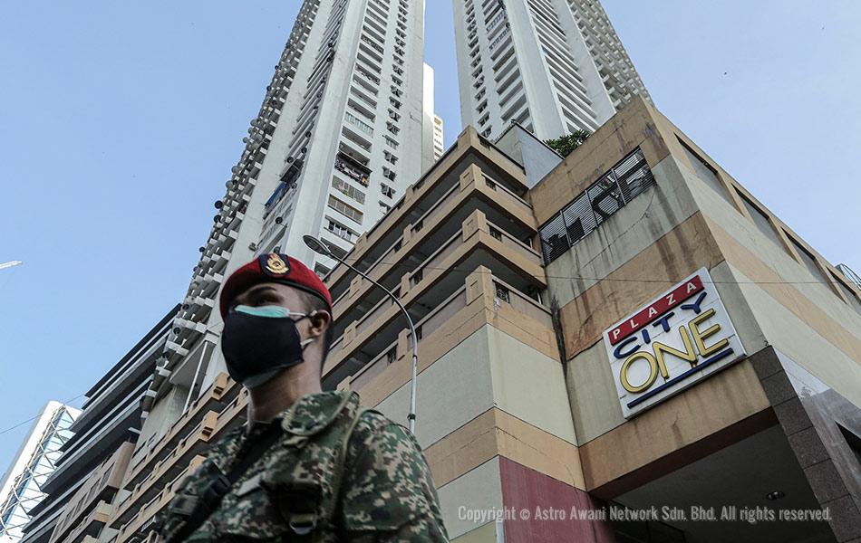 Selepas bermulanya Perintah Kawalan Pergerakan Diperketatkan (PKPD) pada 31 Mac 2020, anggota tentera turut ditugaskan untuk mengawal Menara City One, Kuala Lumpur. Selepas bermulanya Perintah Kawalan Pergerakan Diperketatkan (PKPD) pada 31 Mac 2020, anggota tentera turut ditugaskan untuk mengawal Menara City One, Kuala Lumpur.